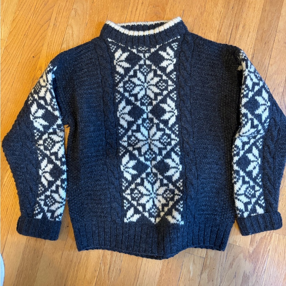 Club Room Blue and White Cardigan with Nordic-wool clothing